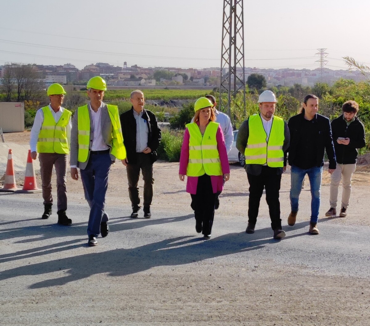 Pilar Bernabé visita obras N-220 Manises